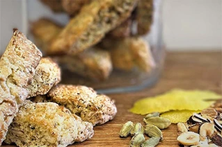 Biscotti stænger med nødder og citron
